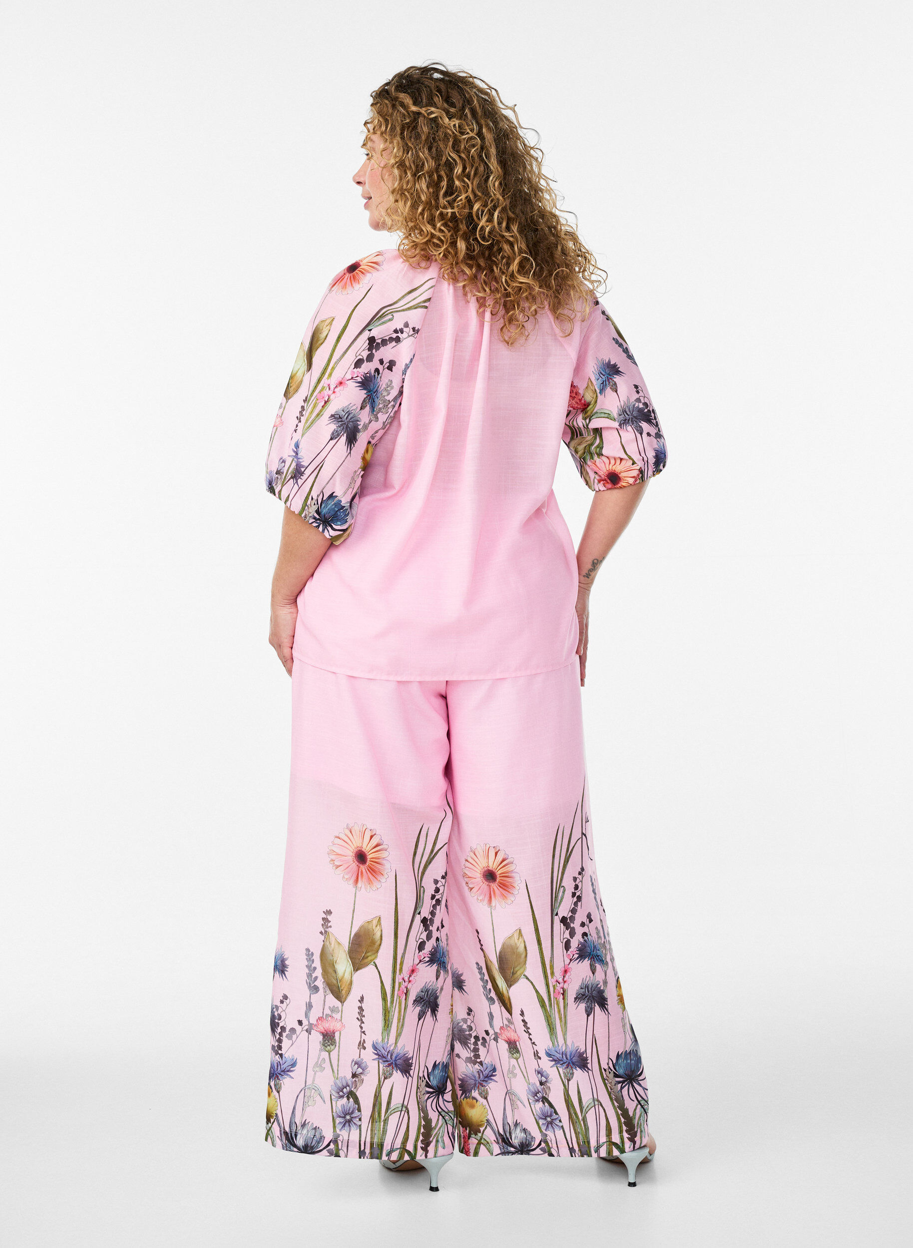 Zizzifashion Trousers with floral print and wide legs, Pink, Model image number 1