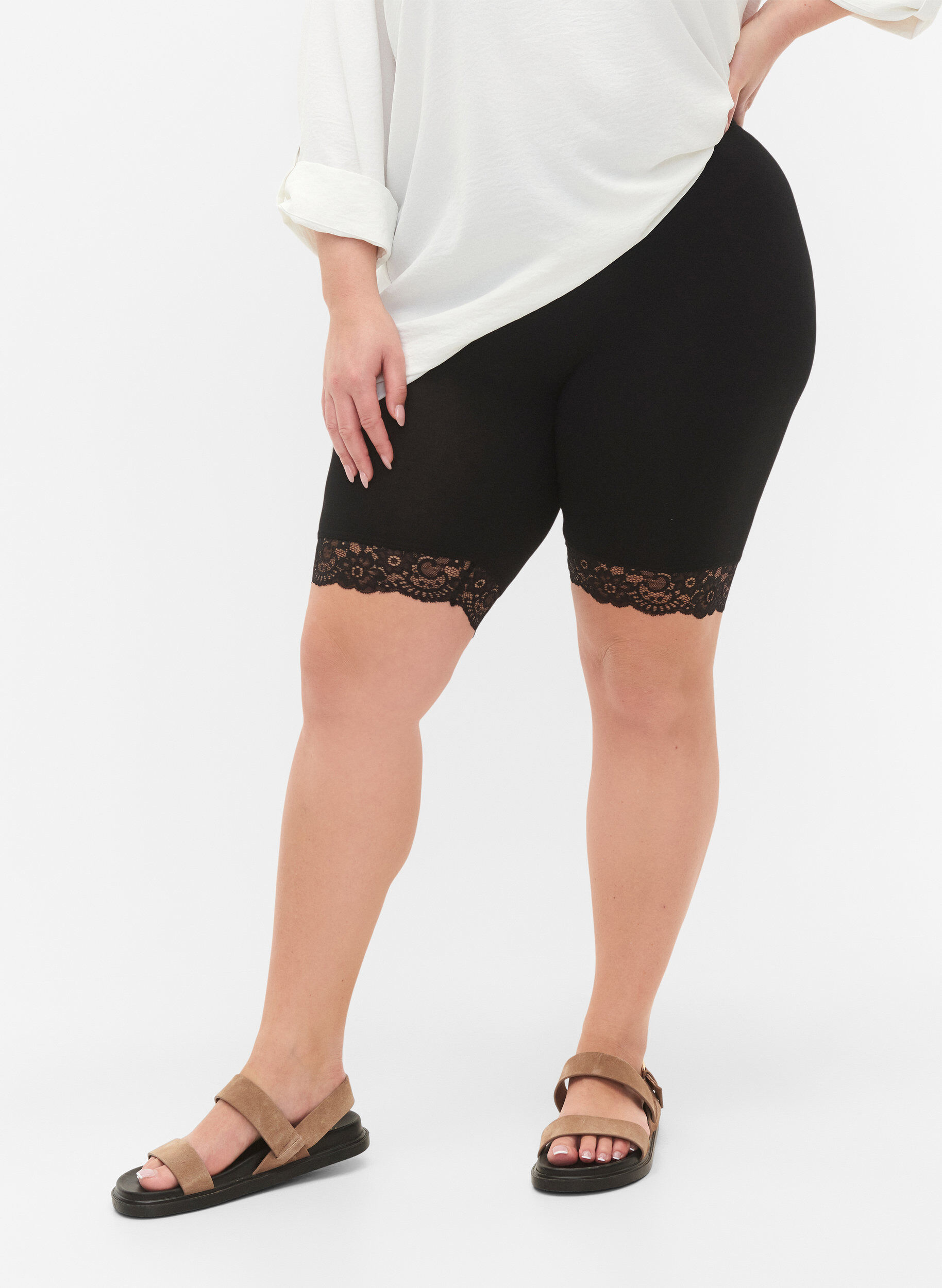 Cycling shorts with lace trim, Black, Model