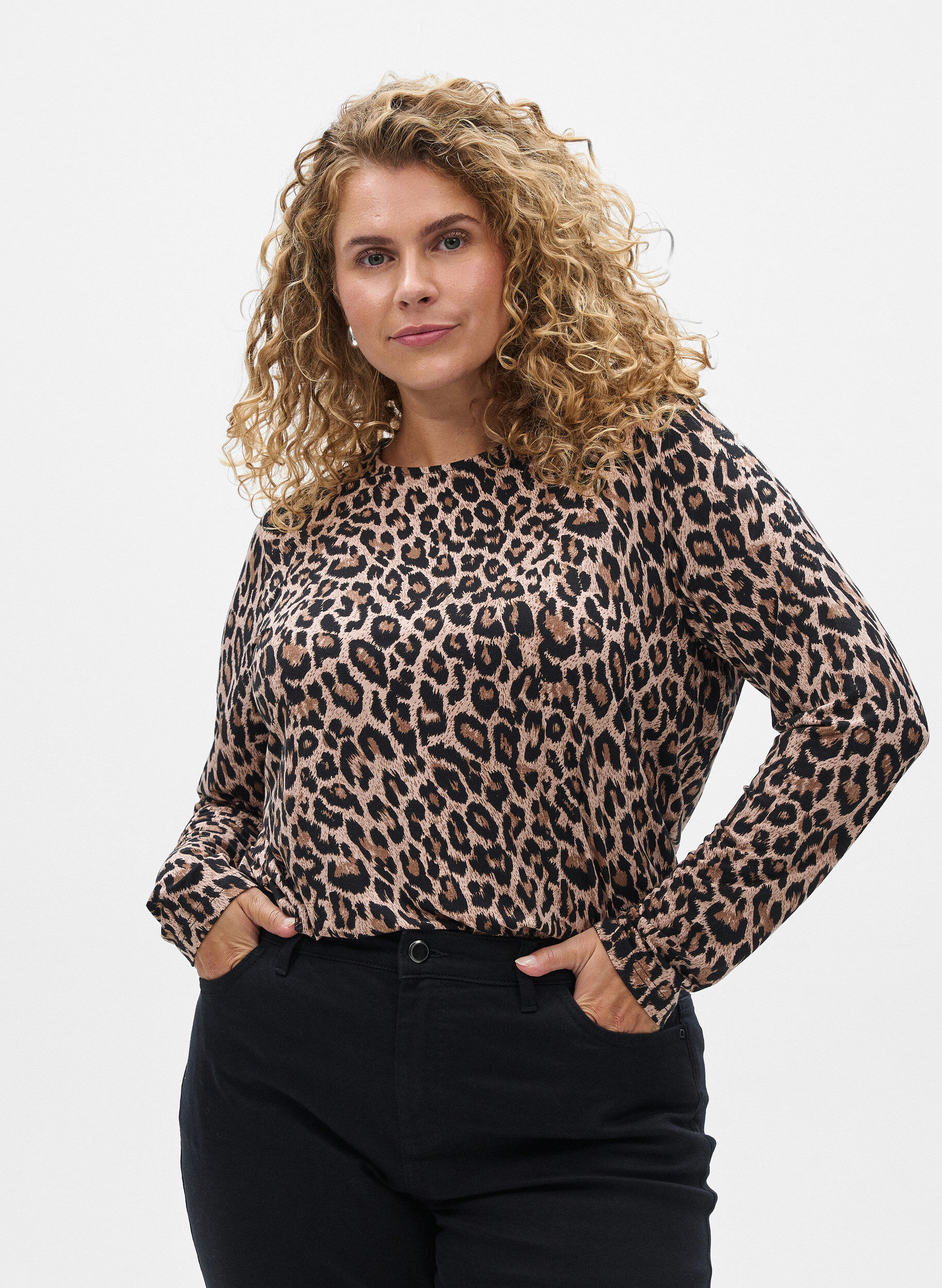 Long-sleeved blouse with leopard print, Brown, Model