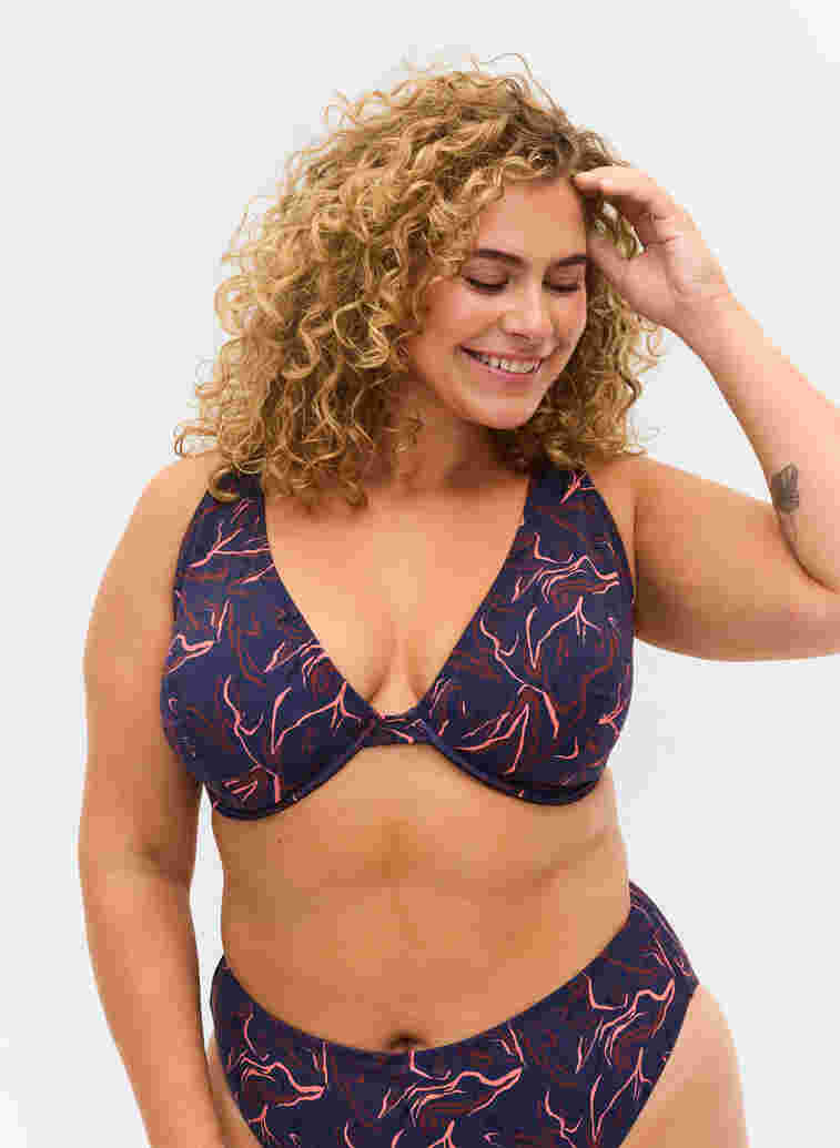 Printed bikini top with underwire, Graphic Print , Model