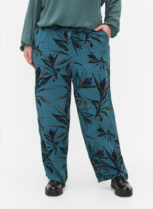 Loose viscose trousers with print, Sea Pine Leaf, Model image number 2