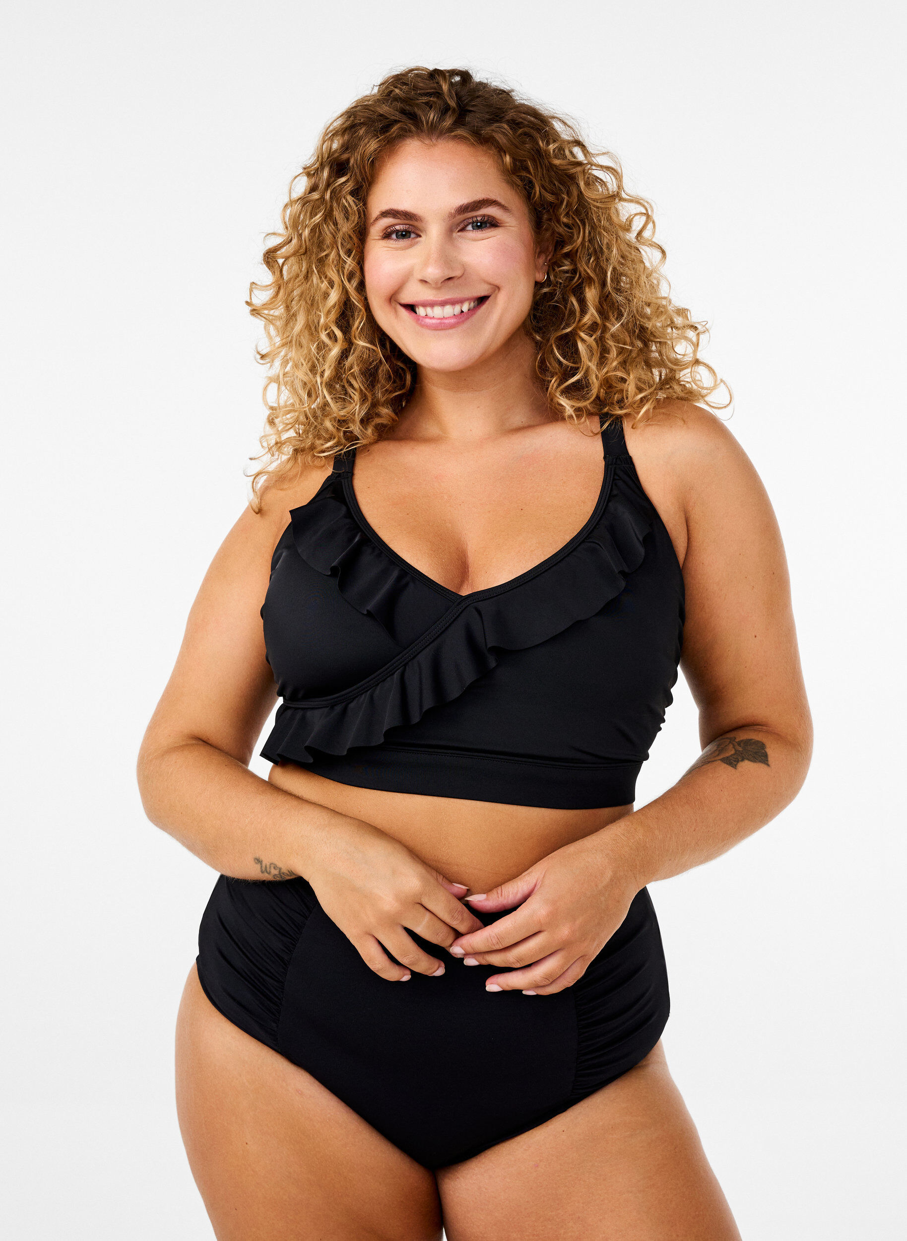 ZizzifashionBikini top with ruffles and removable pads, Black, Model image number 1