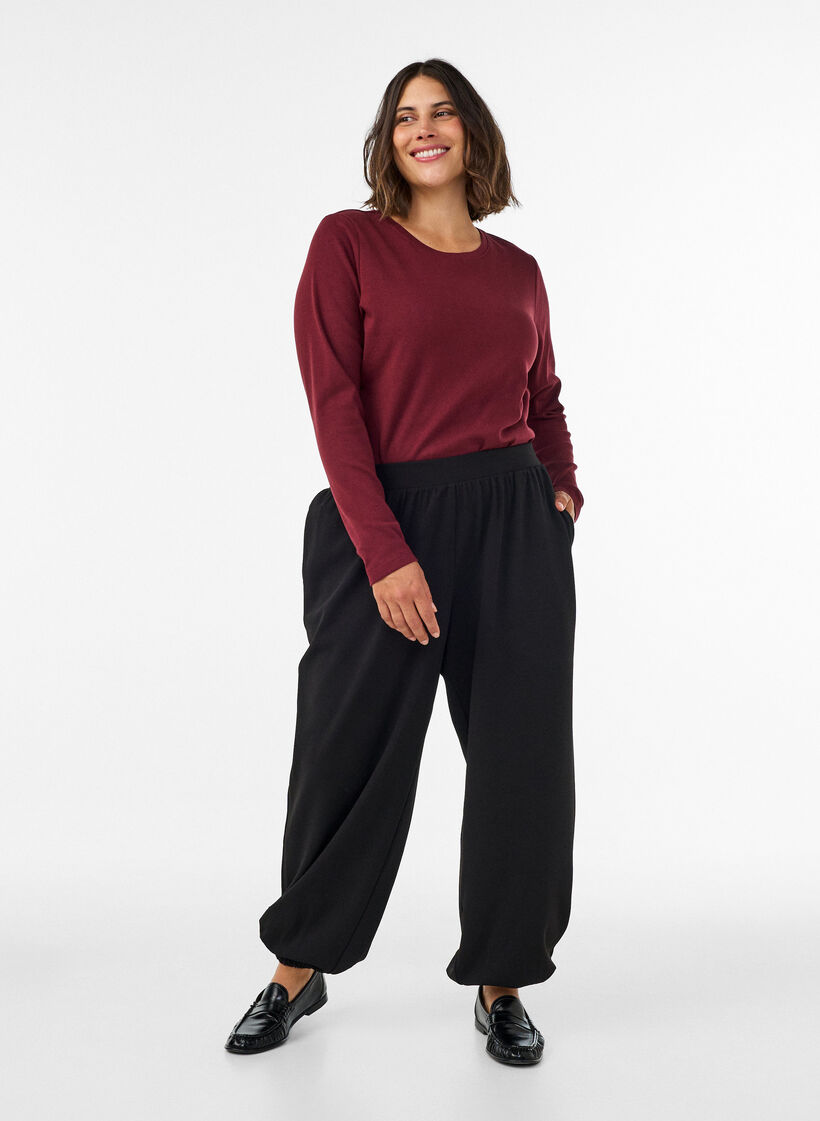 Long-sleeved basic T-shirt with round neck, Red, Model image number 1