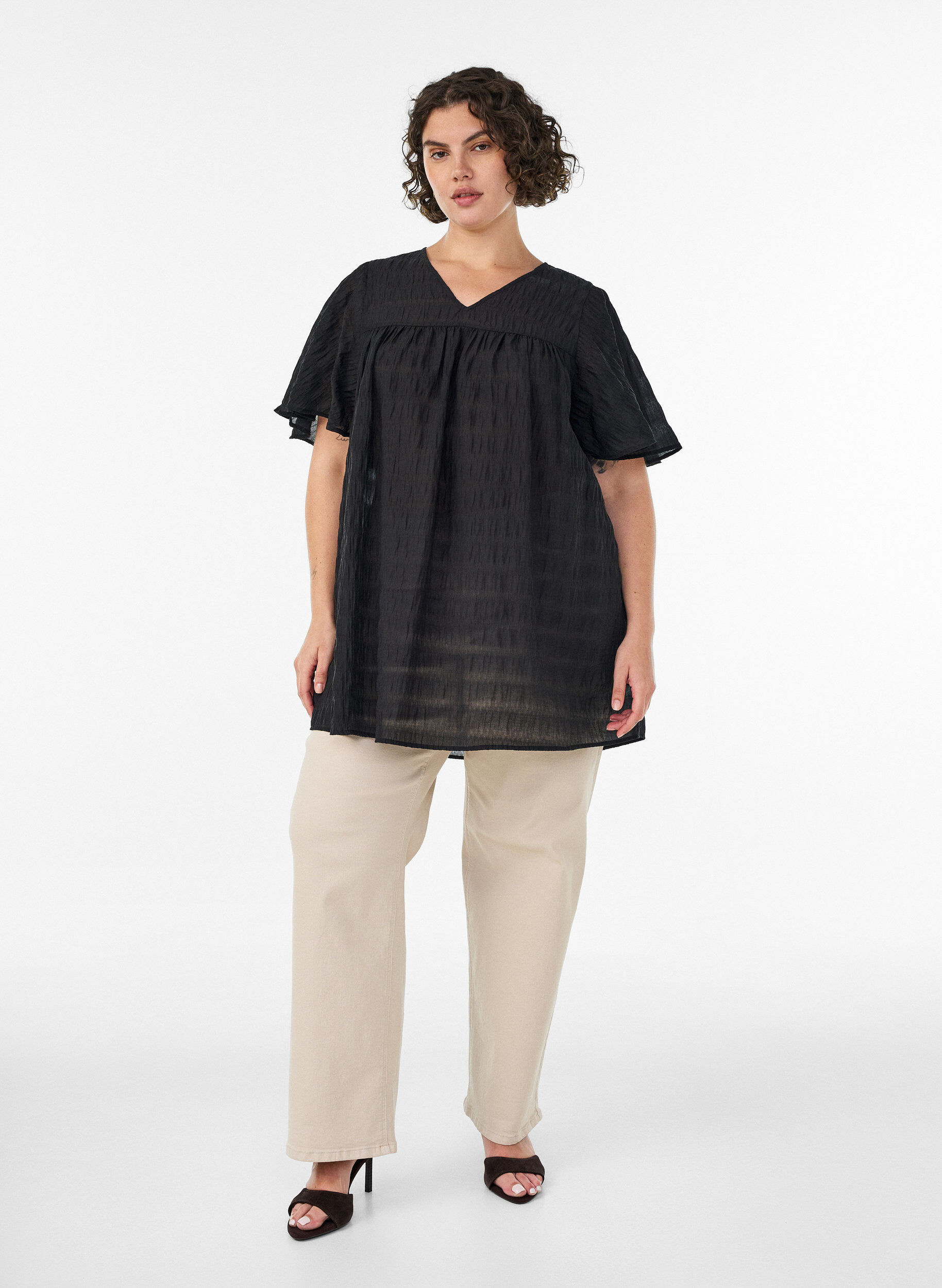 ZizzifashionTunic in lyocell with flutter sleeves, Black, Model image number 1
