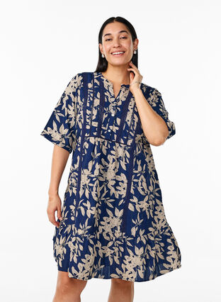 Short viscose dress with lace trim and an A-line cut - Blue - Sz. 40-64 - Zizzifashion Short viscose dress with lace trim and an A-line cut - Blue - Sz. 40-64 - Zizzifashion