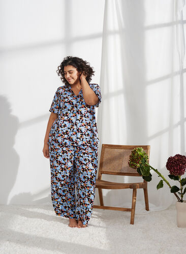 Loose viscose pyjama bottoms with print, Black Blue Flower, Image image number 0