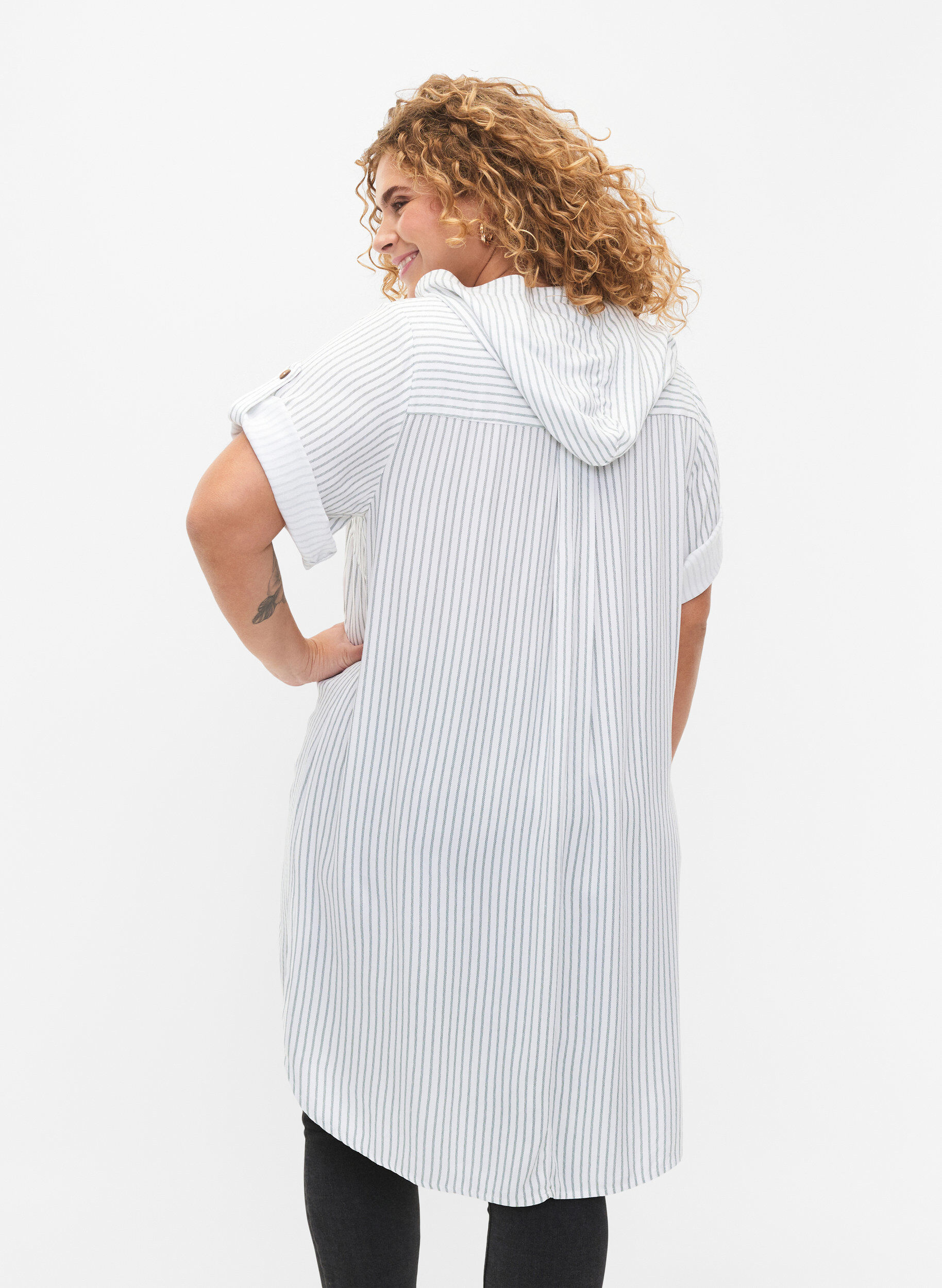 Zizzifashion Short-sleeved viscose tunic with hood, Chinois Green Stripe, Model image number 1