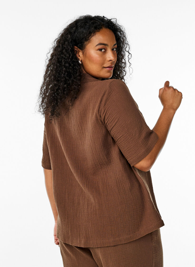 Short-sleeved shirt in cotton muslin, Brown, Model image number 2