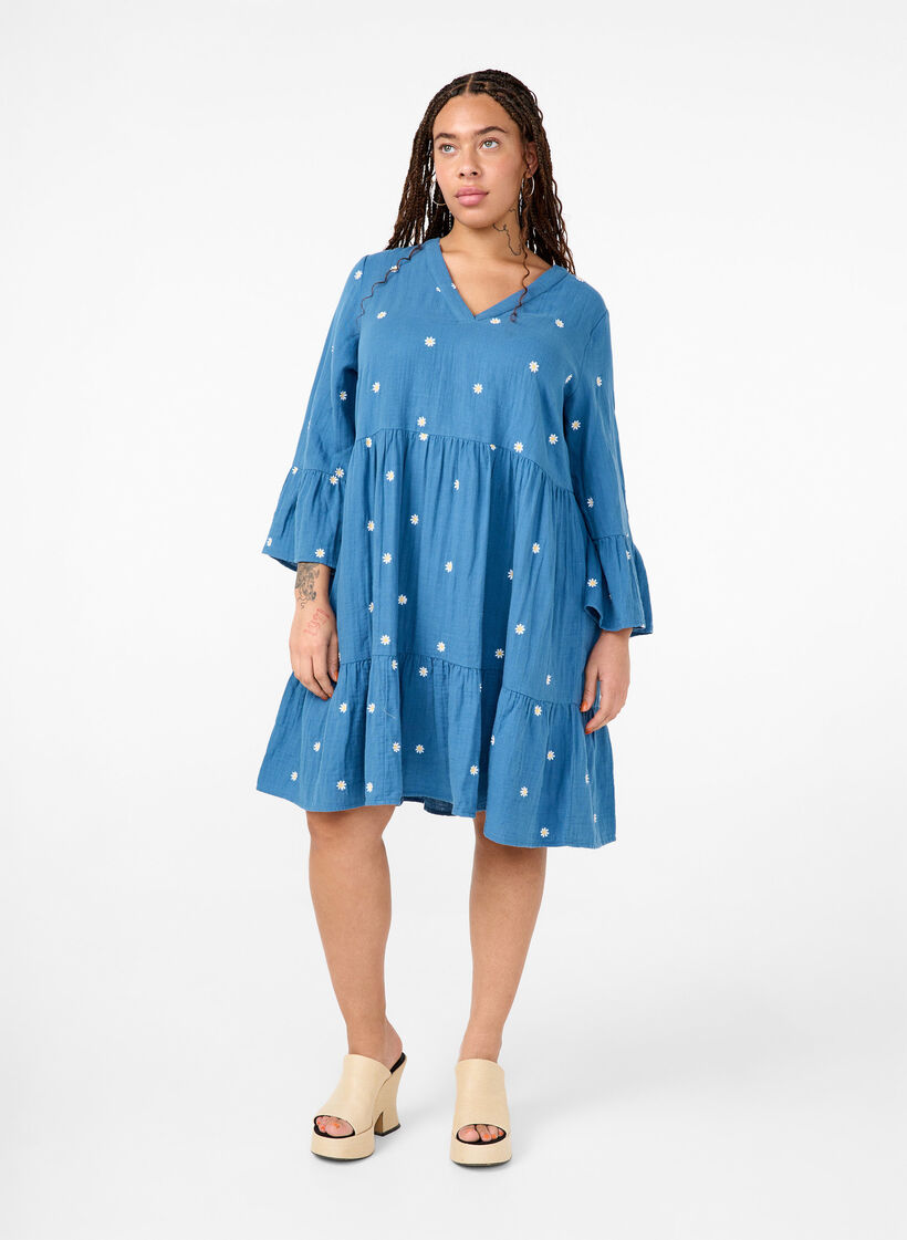 Soft cotton dress with embroidered flowers, Blue Horizon Daisy, Model image number 2