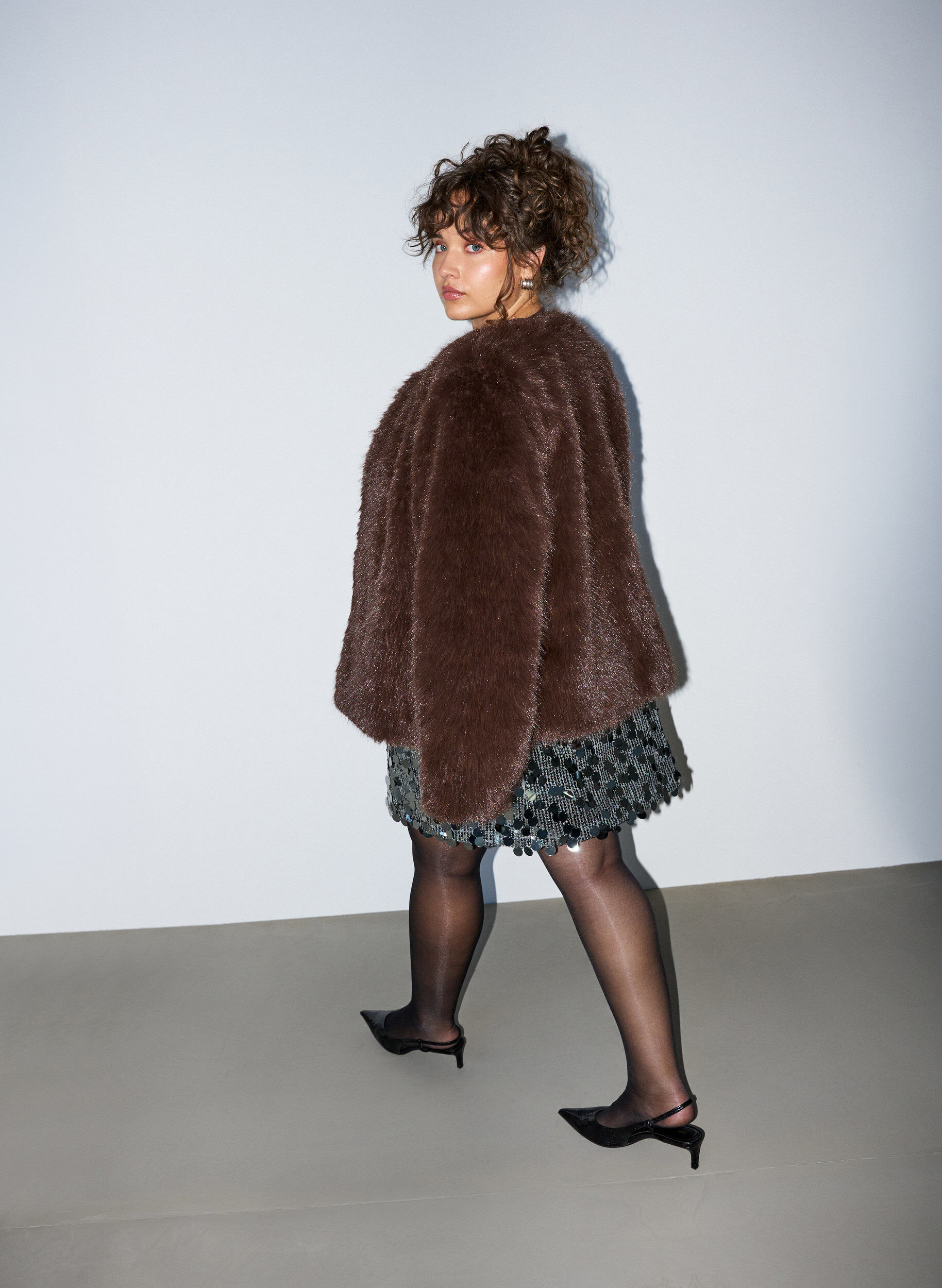 ZizzifashionShort faux fur jacket with an open front, Brown, Model image number 2