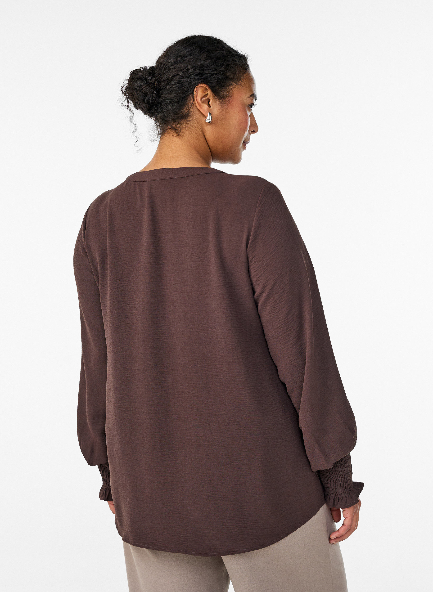 ZizzifashionBlouse with smock cuffs and V-neck, Brown, Model image number 2