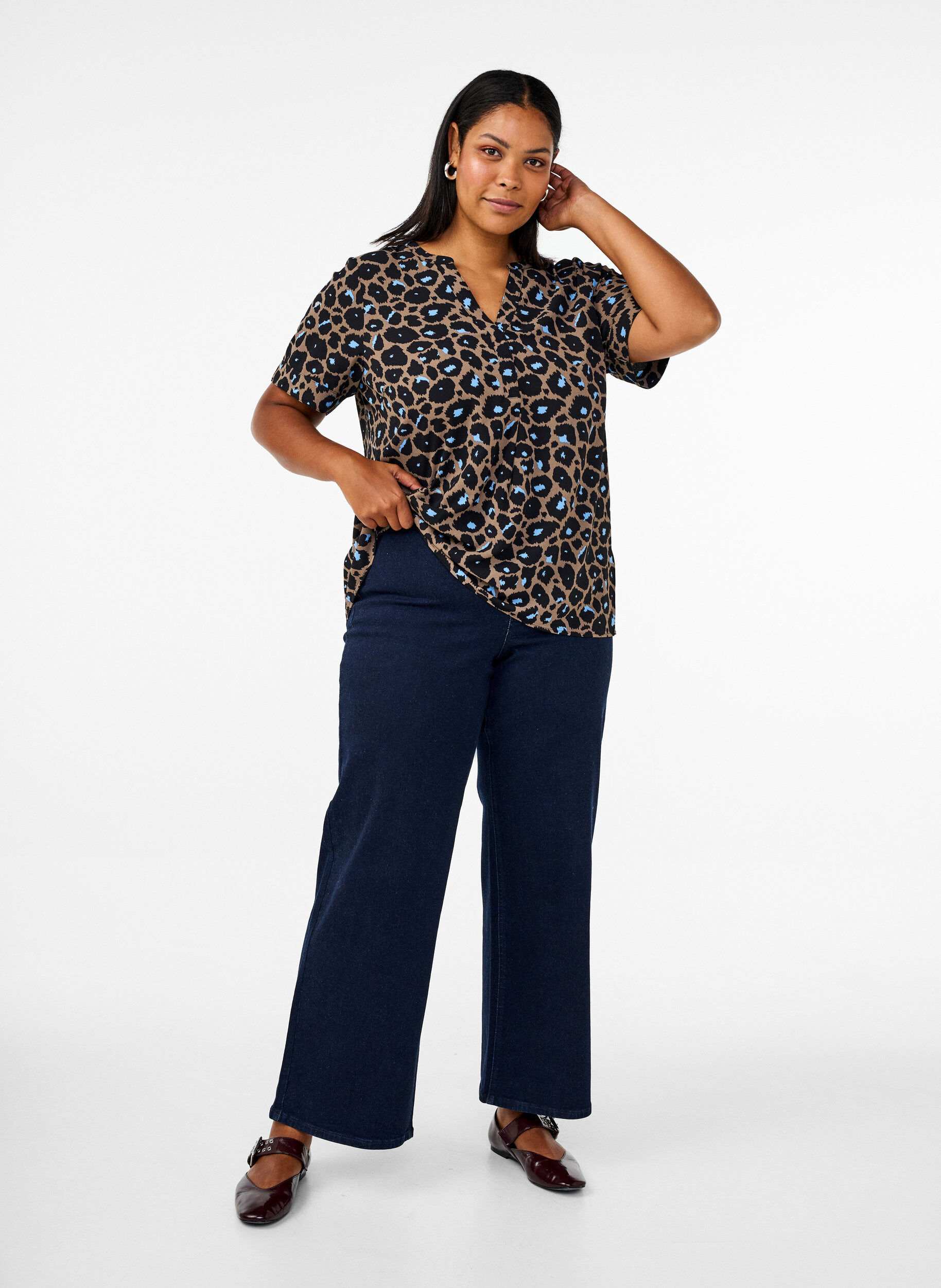 Zizzifashion Short-sleeved blouse with a V-neck, Brown, Model image number 1