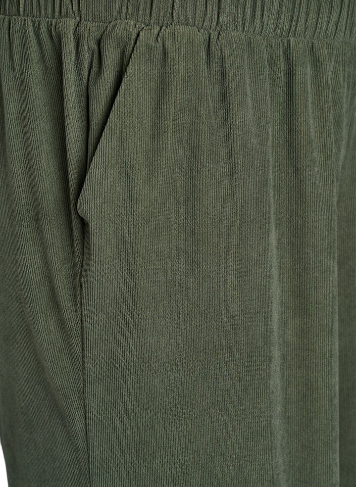 Velvet trousers with a wide leg, Green, Packshot image number 2