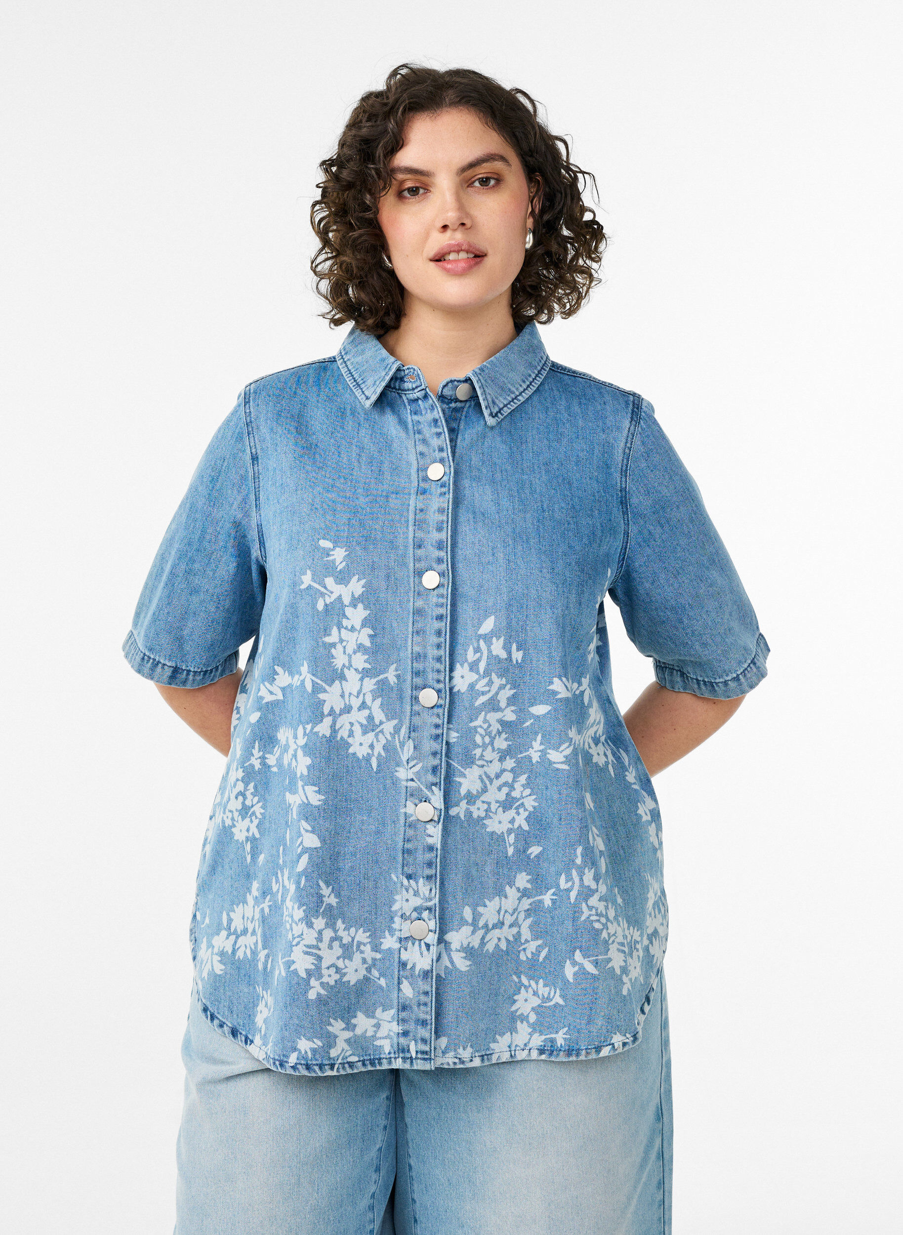 ZizzifashionDenim shirt with floral print and short sleeves, Light Blue, Model image number 0