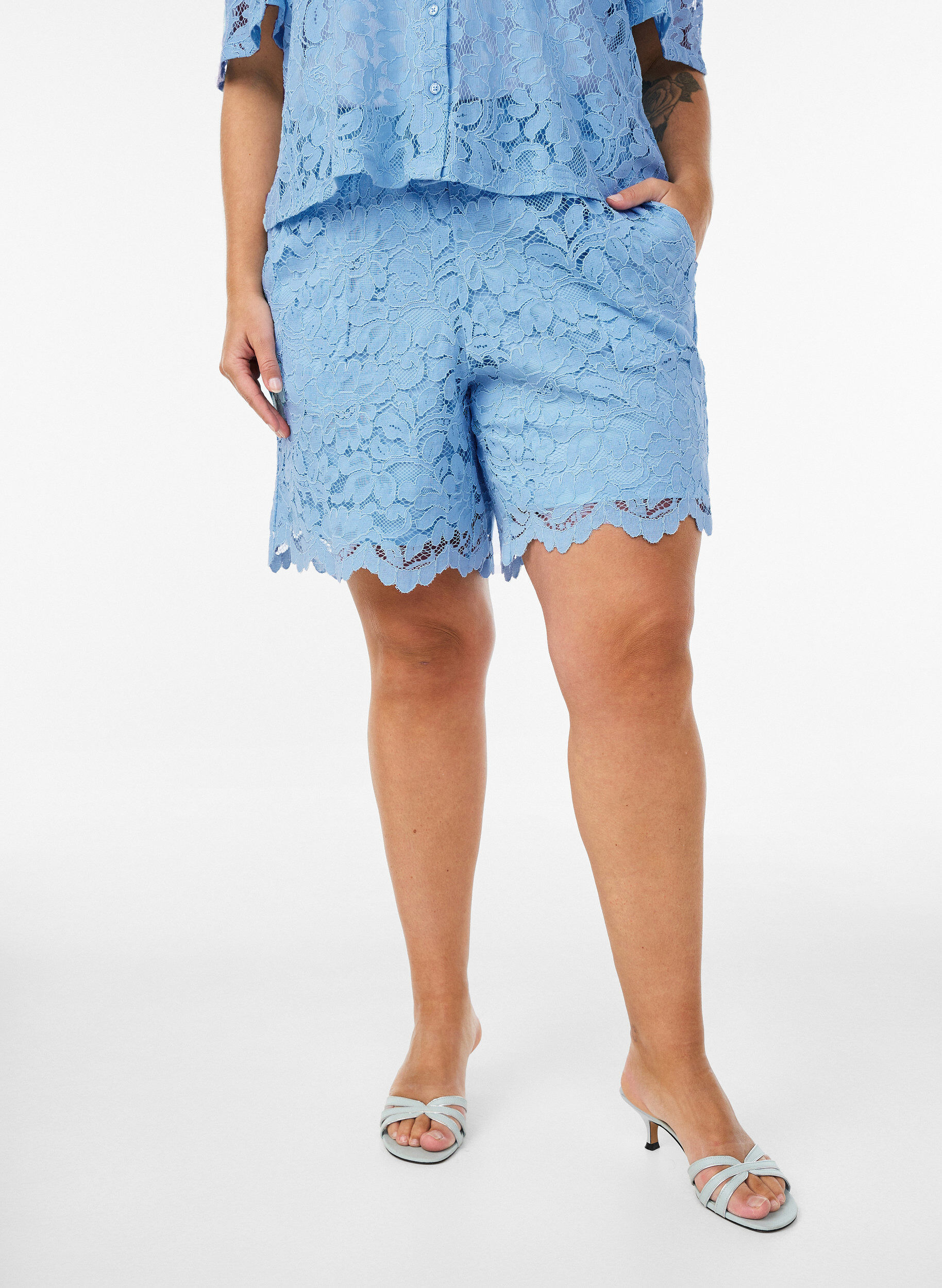 ZizzifashionShort-sleeved lace blouse with V-neck, Blue, Model image number 3