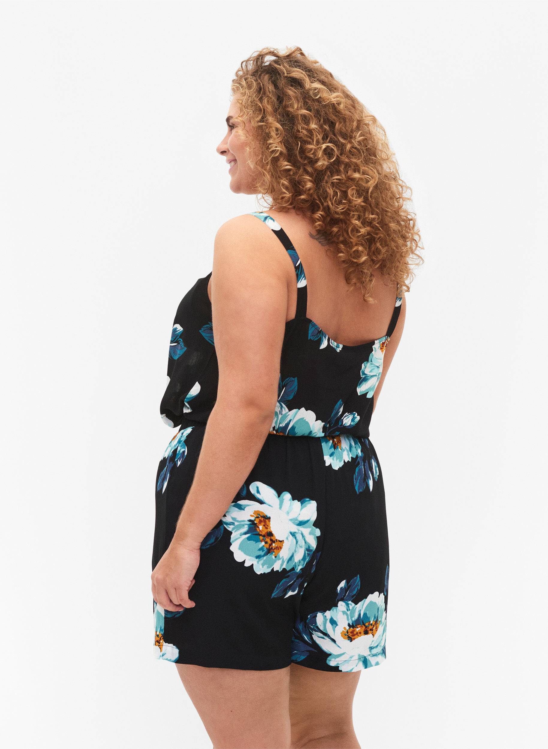 Zizzifashion Loose-fitting shorts in viscose, Black Big Flower, Model image number 1