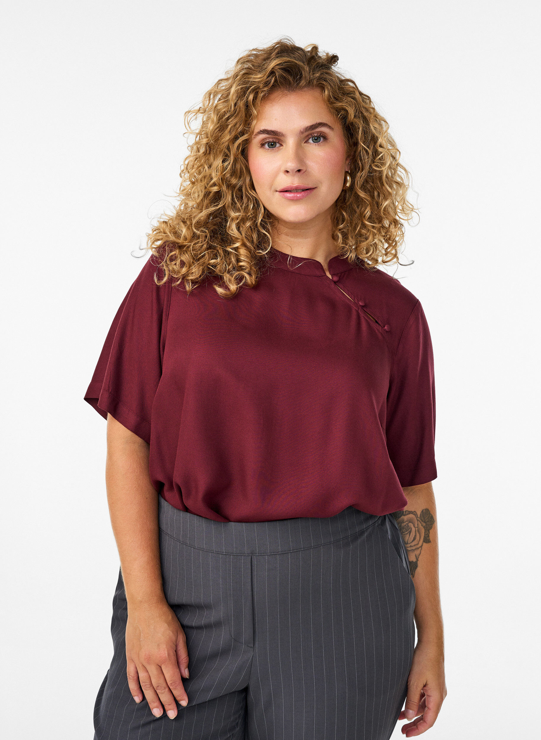 Short-sleeved blouse with diagonal button fastening, Red, Model