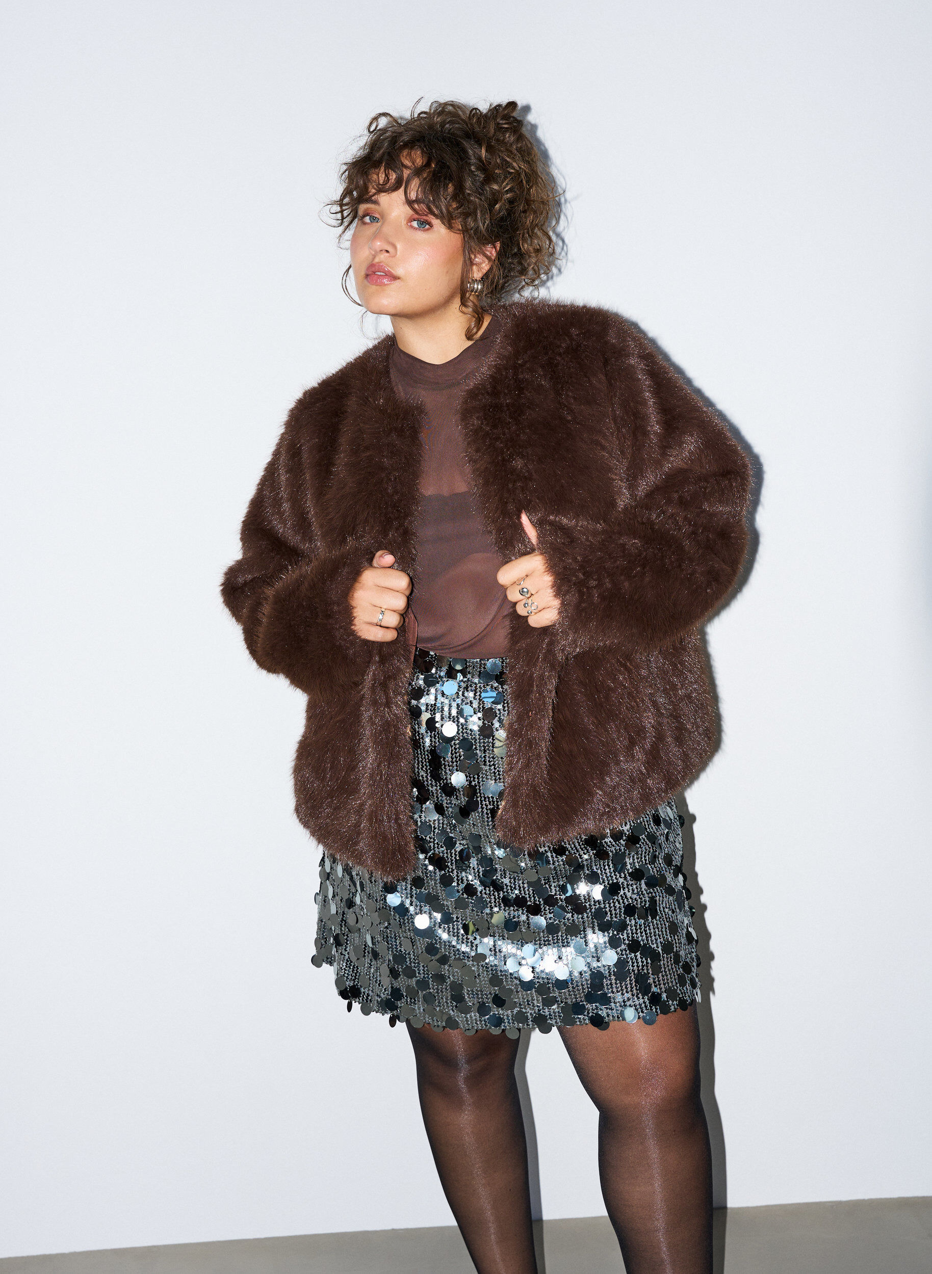 ZizzifashionShort sequin skirt with an elasticated waistband, Dark Grey, Model image number 0