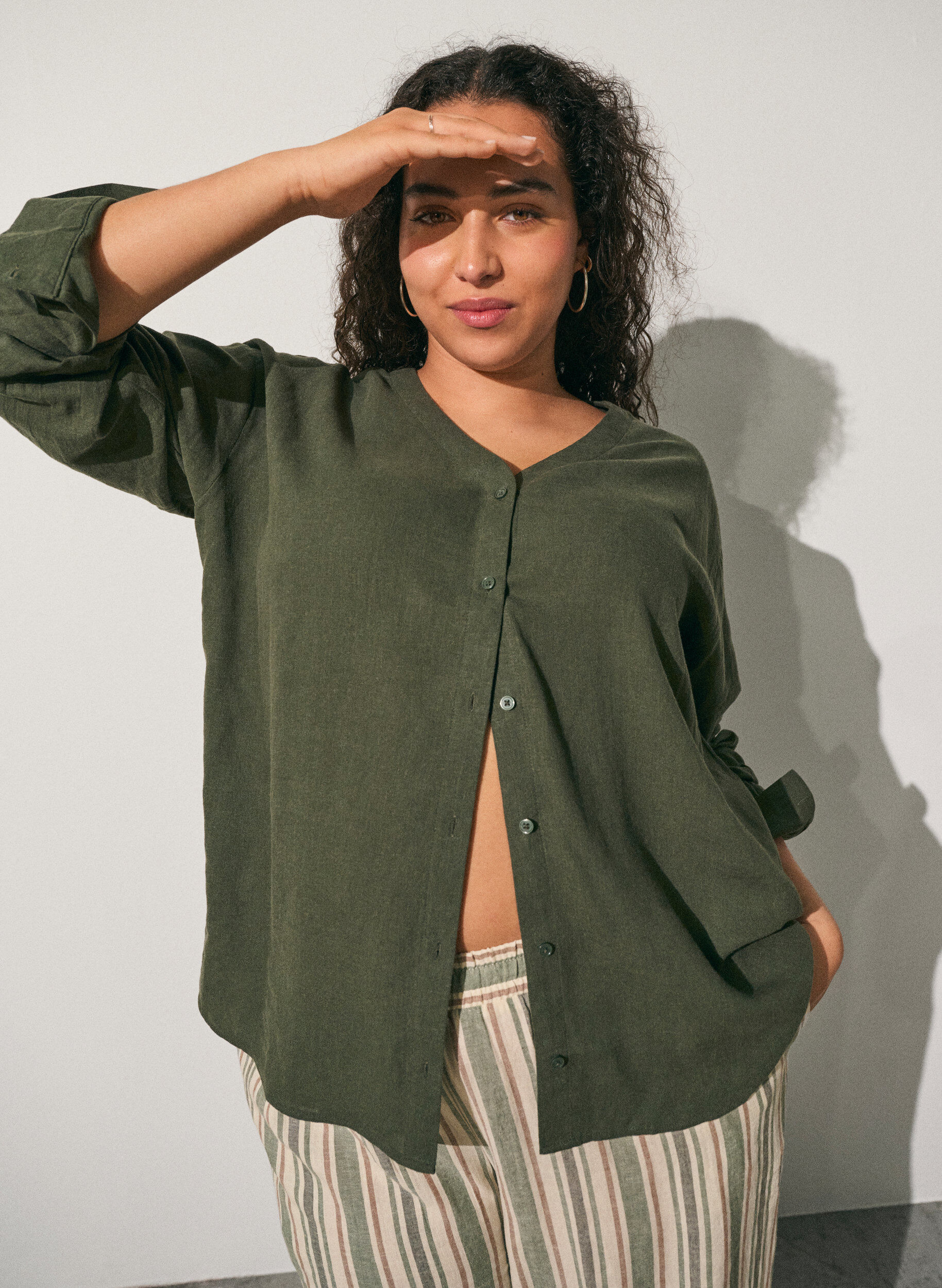 ZizzifashionBlouse in linen and viscose with V-neck, Green, Image image number 0