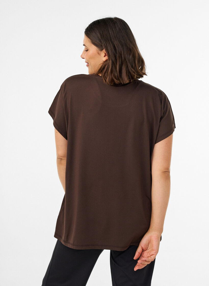 Solid-coloured training T-shirt, Brown, Model image number 2