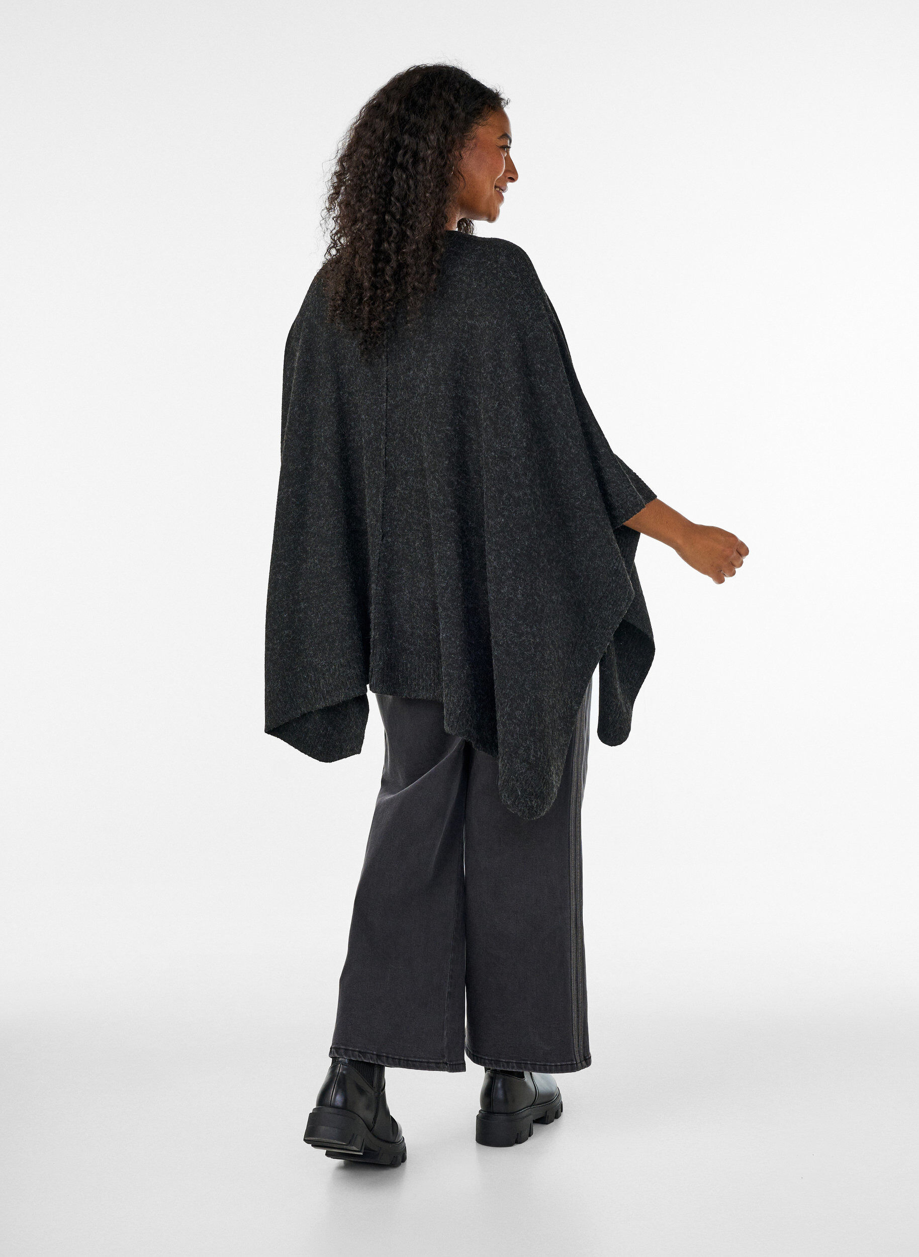 ZizzifashionRound neck knitted poncho, Dark Grey, Model image number 2