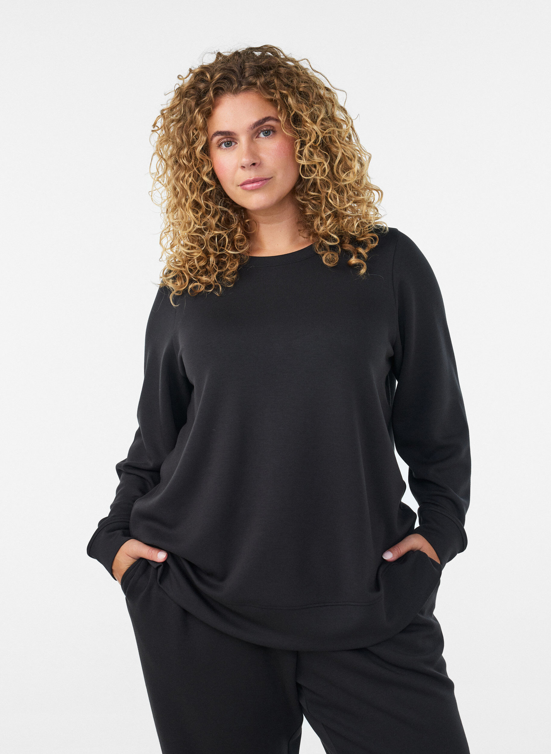 Long-sleeved jersey blouse with a round neck, Black, Model