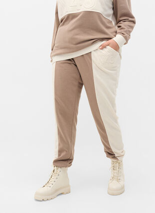 Colour-block sweatpants, Timber Wolf/Birch, Model image number 3