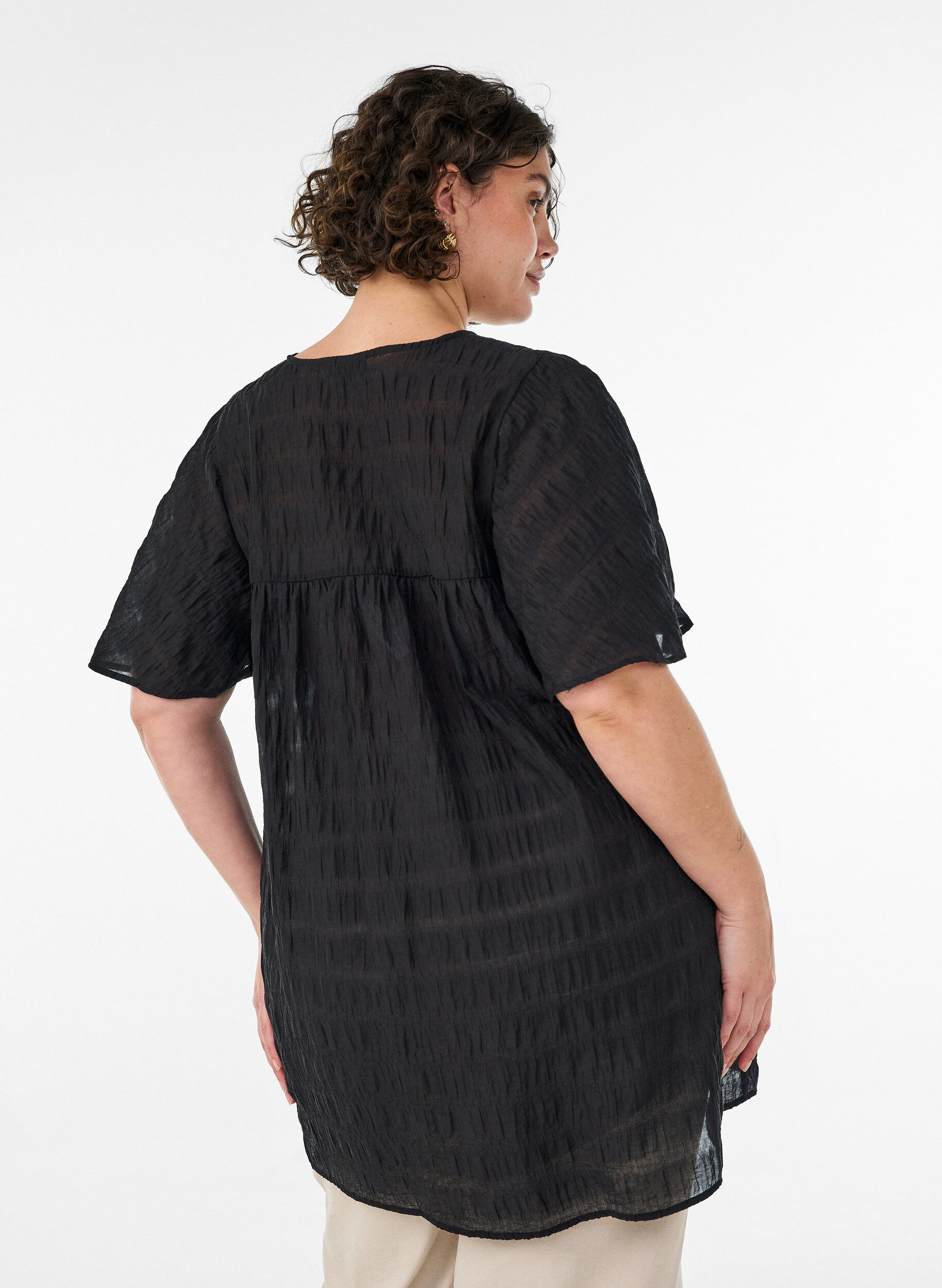 ZizzifashionTunic in lyocell with flutter sleeves, Black, Model image number 2