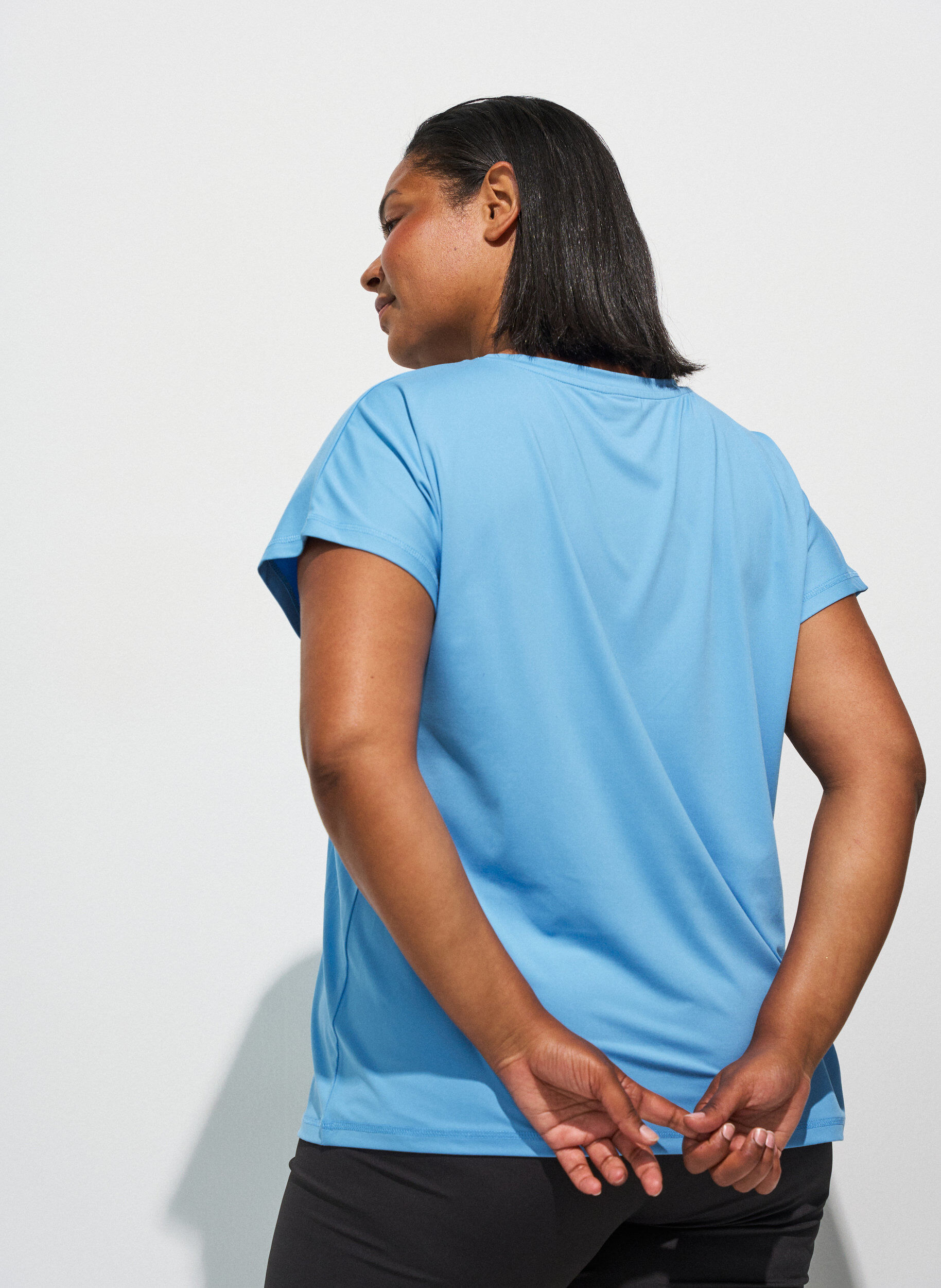 ZizzifashionLoose training t-shirt with v-neck, Light Blue, Model image number 2