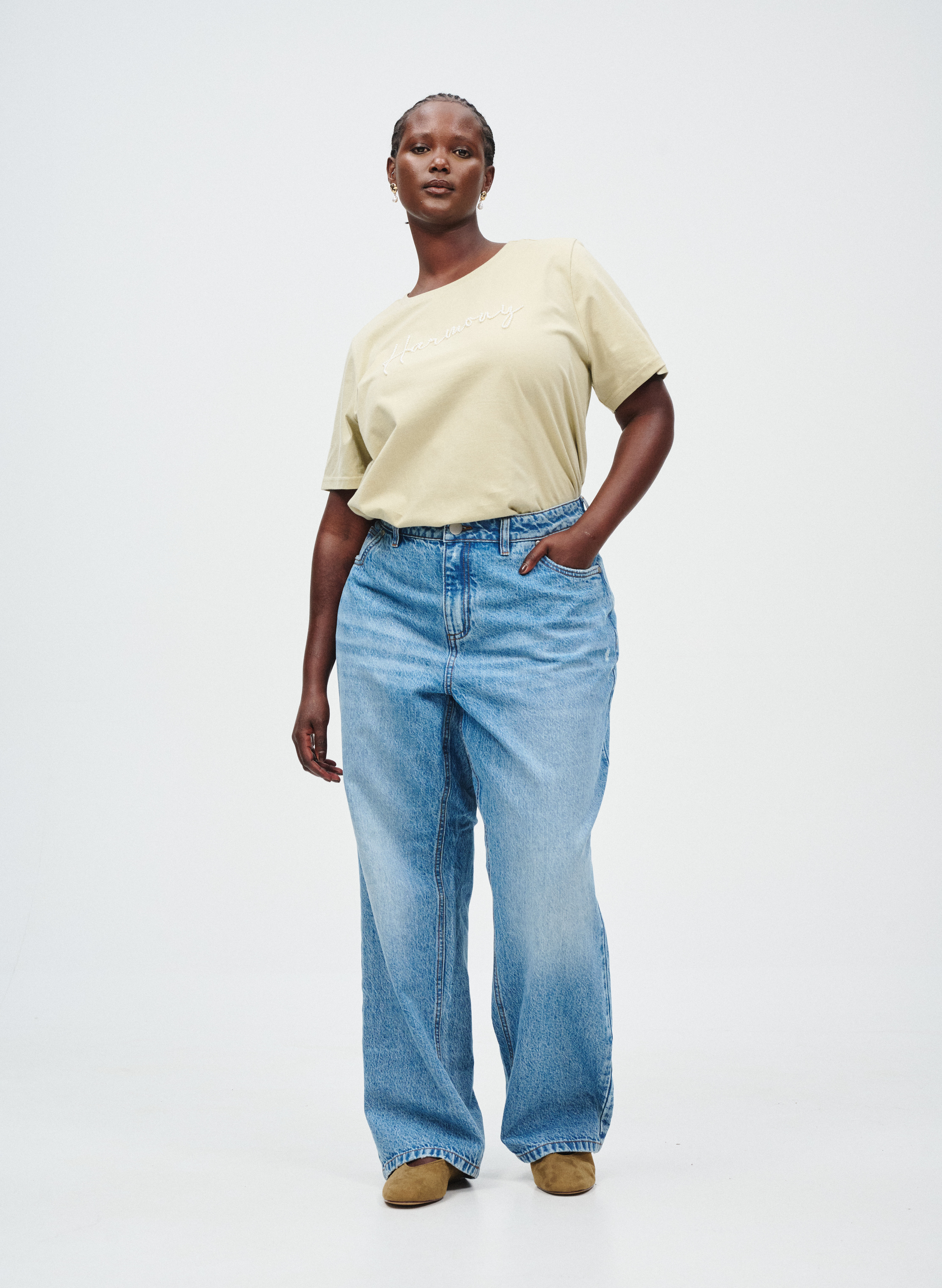 T-shirt with pearls, , Model