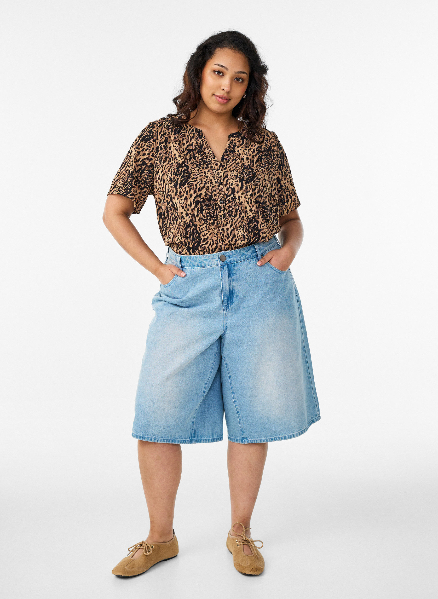 ZizzifashionBlouse with short sleeves and v-neck, Brown, Model image number 1