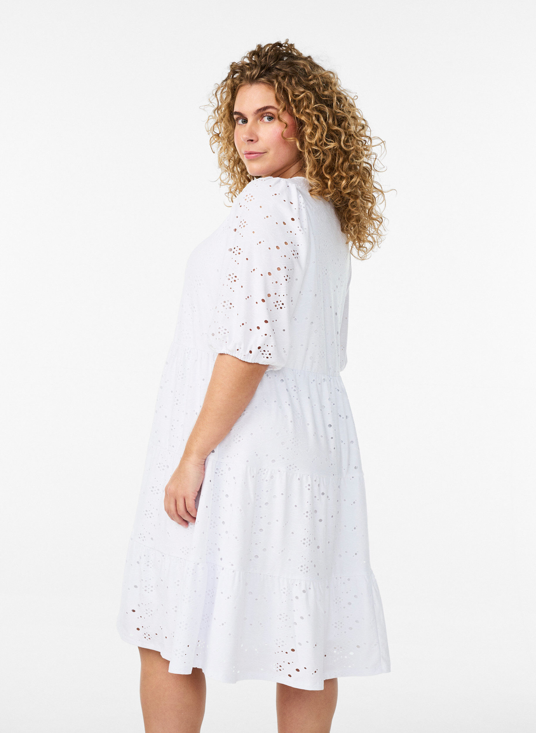 Zizzifashion Broderie anglaise dress with a V-neck and 1/2 sleeves, White, Model image number 2