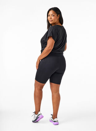 Tight-fitting high-waist shorts with pockets, Black, Model image number 1