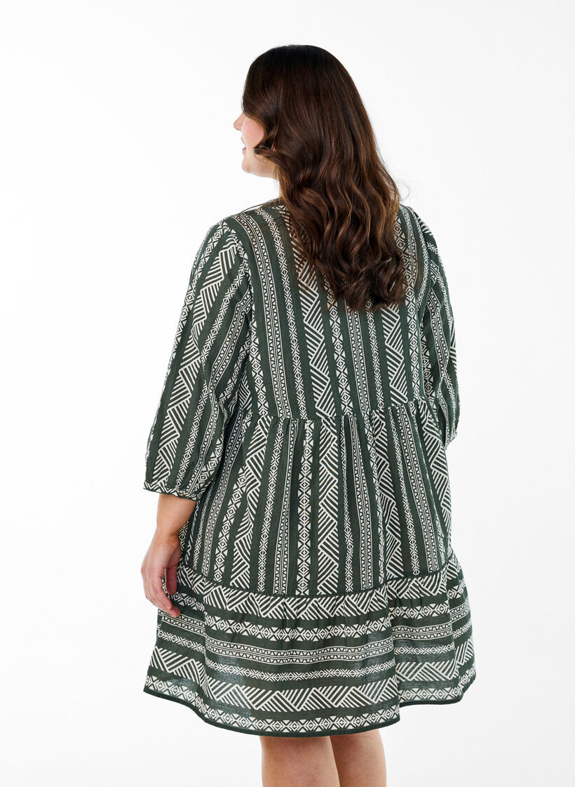 Short dress with graphic print and 3/4 sleeves, Green, Model image number 2