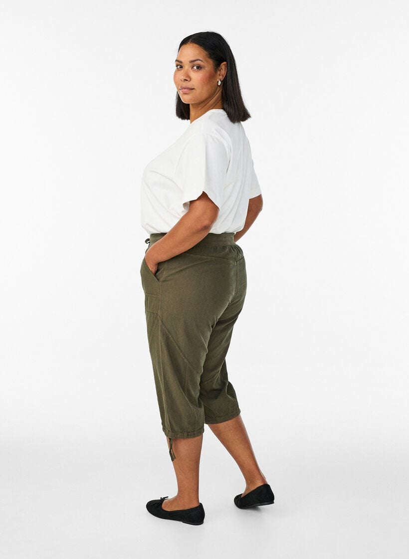 Cotton Capri trousers, Green, Model image number 1