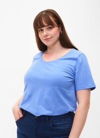 Basic plain cotton t-shirt, Blue Bonnet, Model