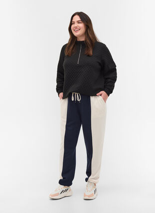 Quilted sweatshirt with zip, Black, Model image number 2