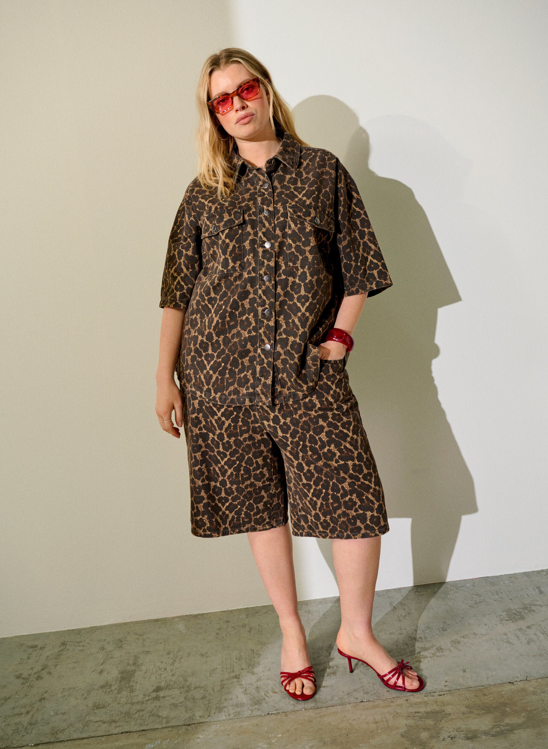 Zizzifashion Leopard print denim Bermuda shorts, Brown, Image image number 0