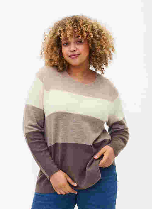 Knitted pullover with round neck and stripes