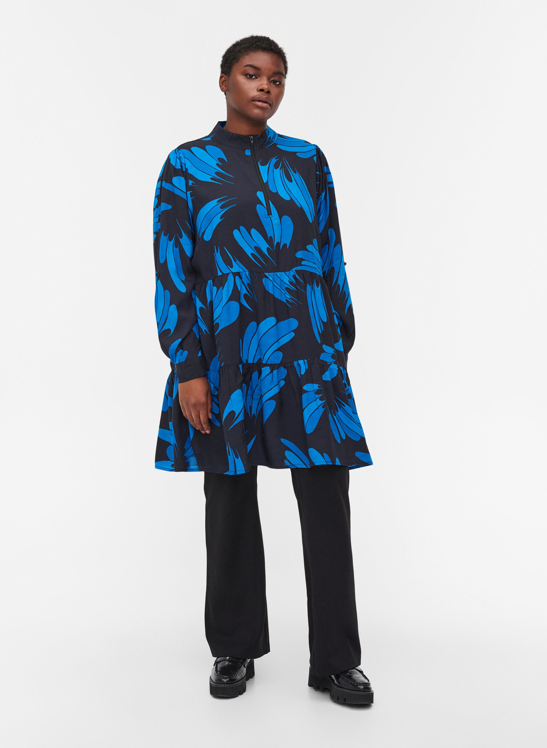 Zizzifashion Printed viscose tunic with zip, Dark Blue AOP, Model image number 2