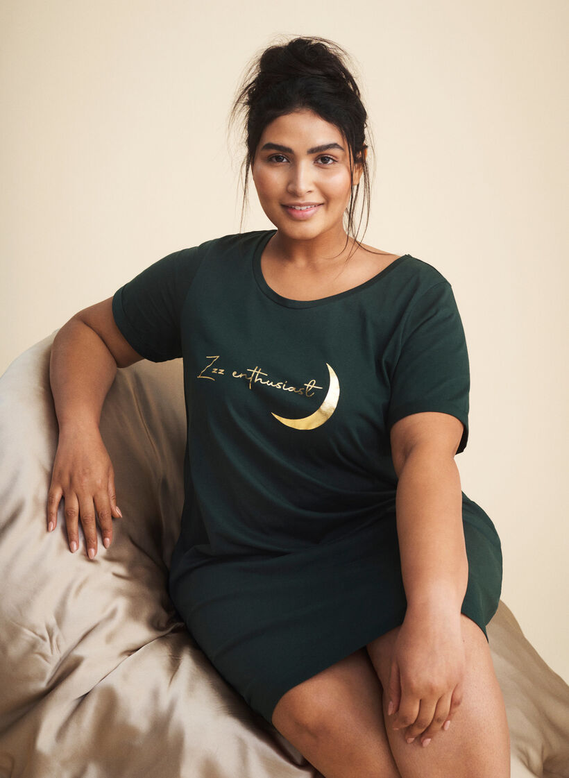 Short-sleeved nightgown in organic cotton, Scarab Enthusiast, Image