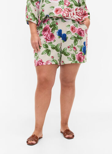 Shorts with floral print, Bright Flower , Model image number 2
