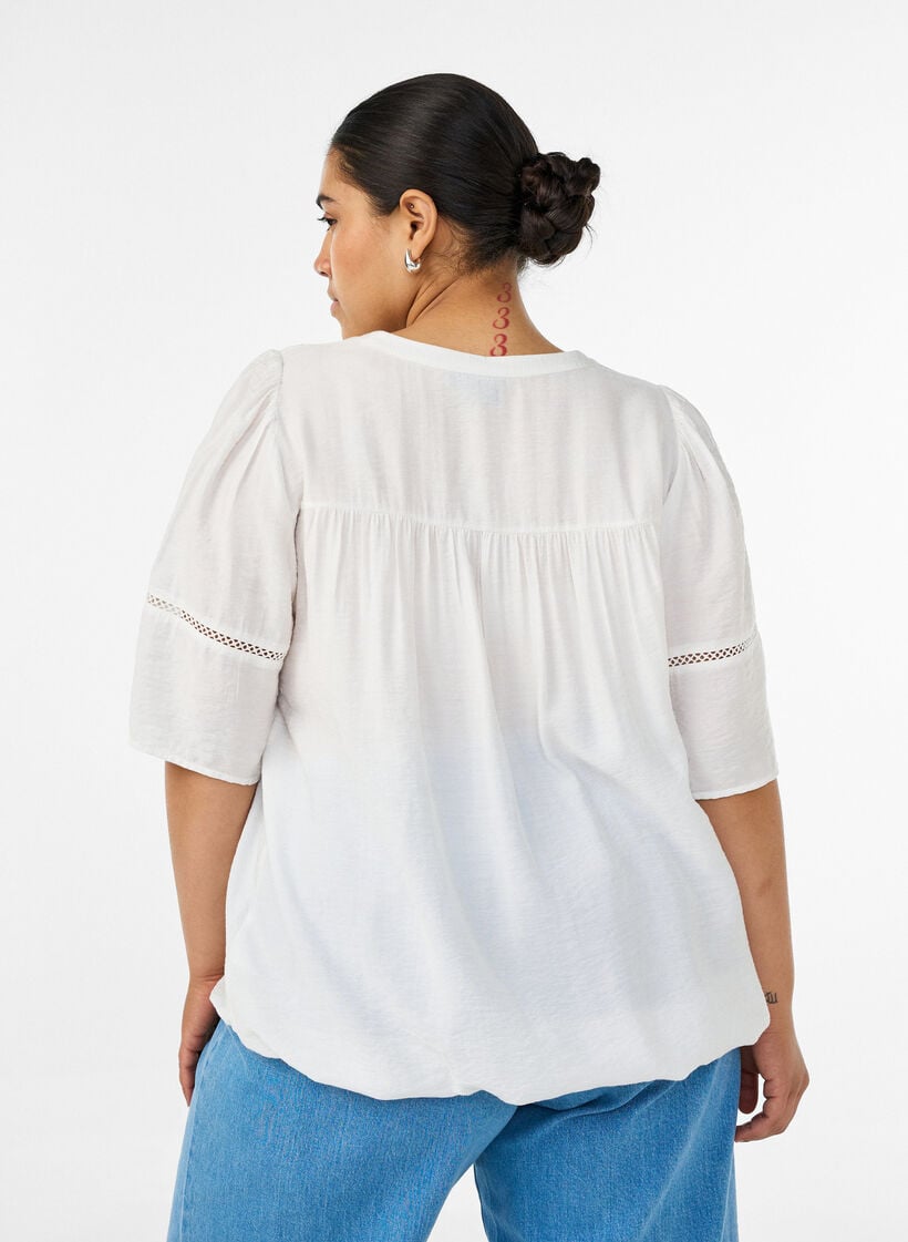 Viscose blouse with pintucks and balloon effect, Vanilla, Model image number 2