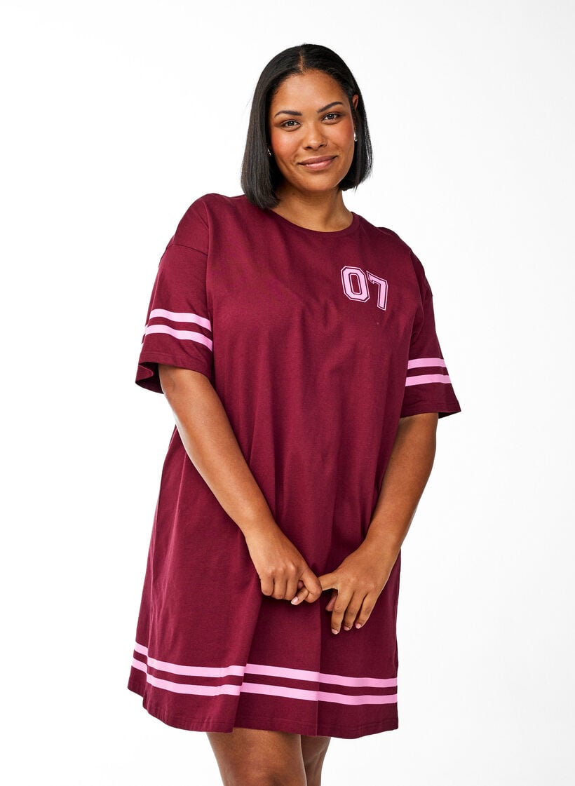 Short T-shirt dress with sporty details, Dark Bordeaux, Model image number 0