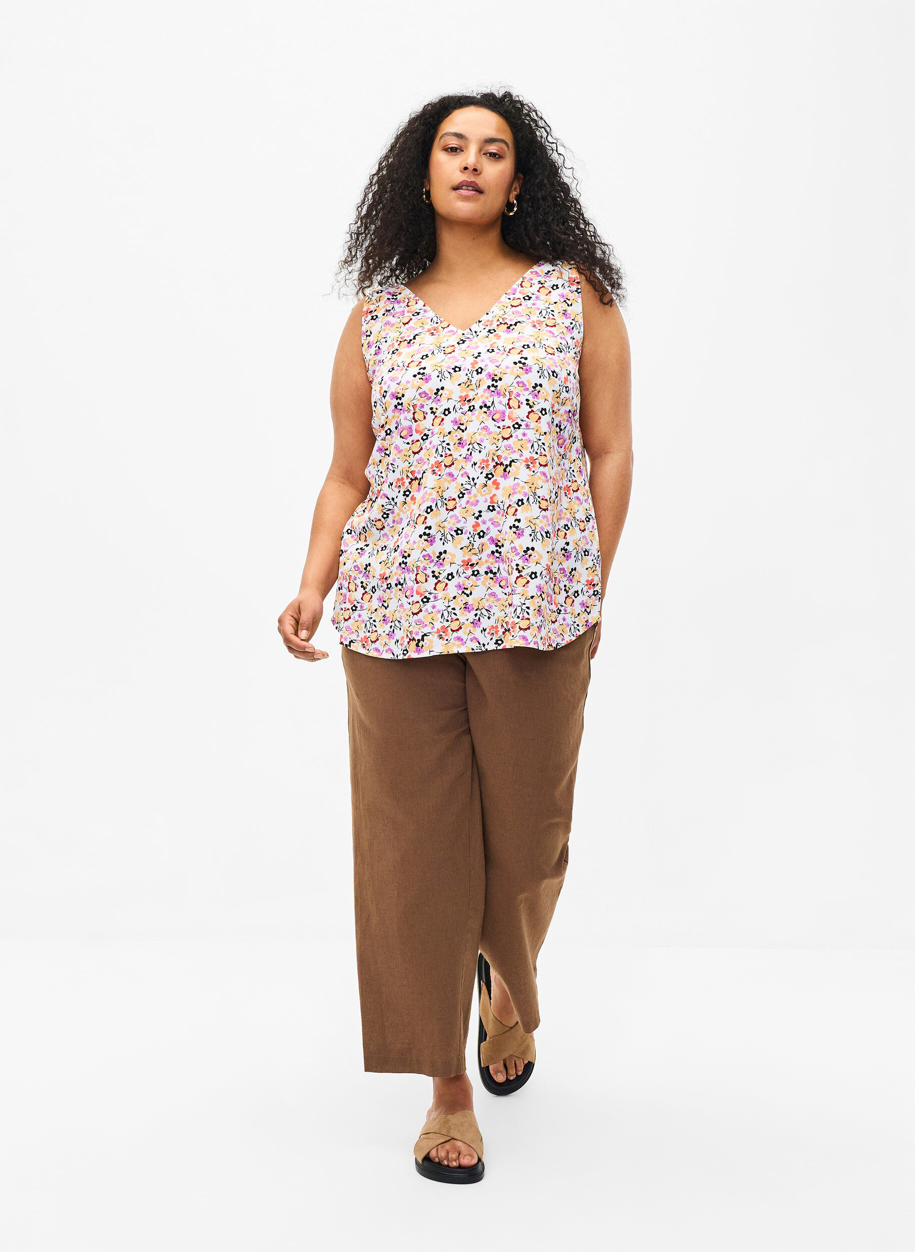Zizzifashion Floral top with v-neck, Off White Flower AOP, Model image number 2
