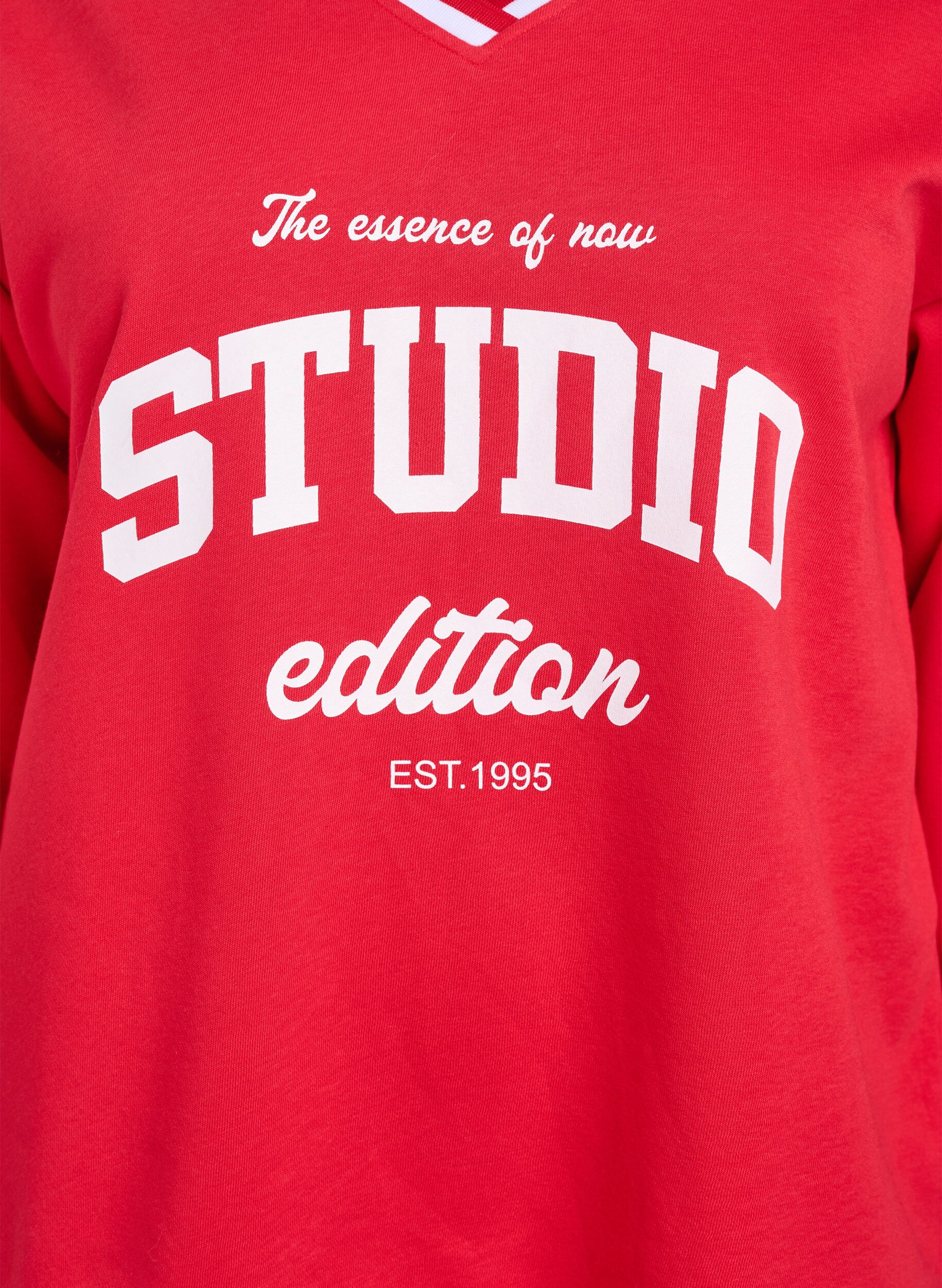 Zizzifashion Sweatshirt with V-neck and text print, Red, Packshot image number 2