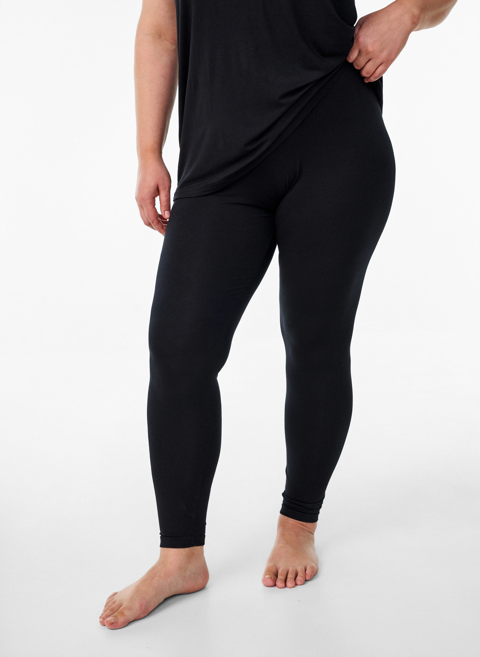 Zizzifashion Ankle-length leggings in viscose, Black, Model image number 2