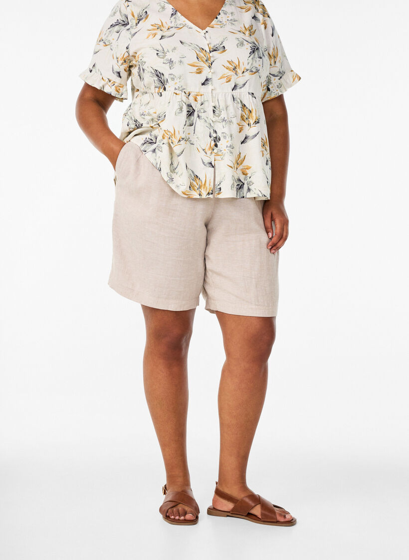 High-waisted linen and viscose shorts, Beige, Model image number 3
