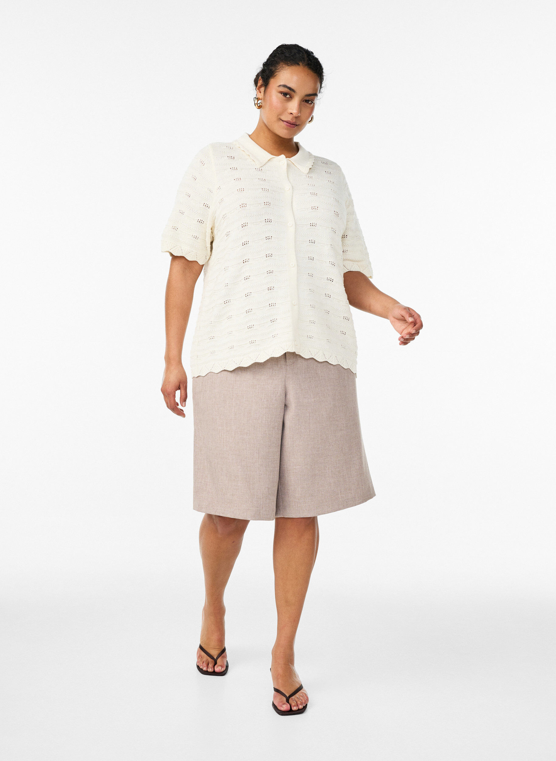 Zizzifashion Short-sleeved knit cardigan with polo collar and eyelet embroidery, Vanilla, Model image number 1