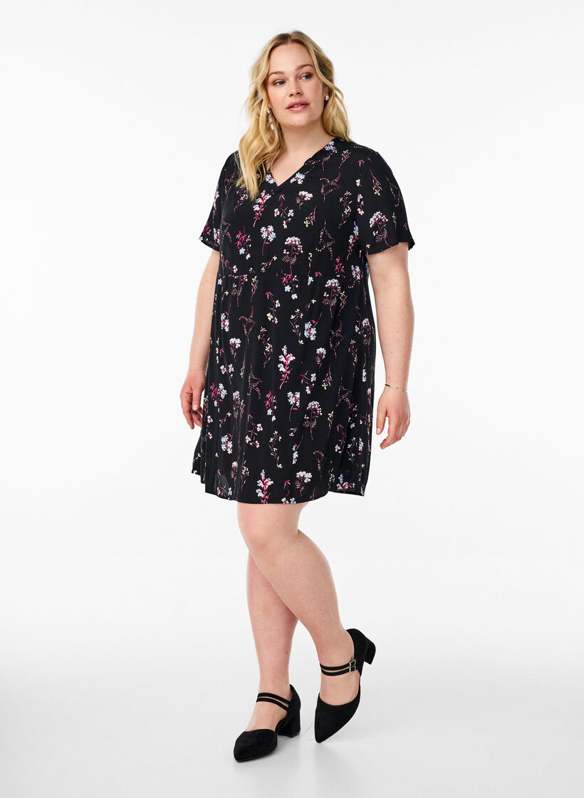 Short dress with floral print, Black, Model image number 1
